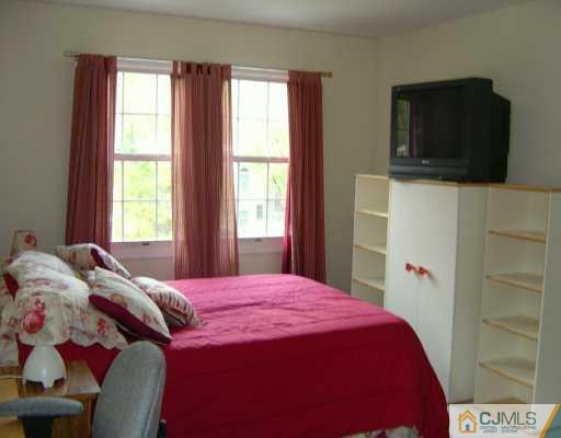 14 Filbert Lane Union, NJ 07083 - Photo 5 of 8 Gallery Image 5