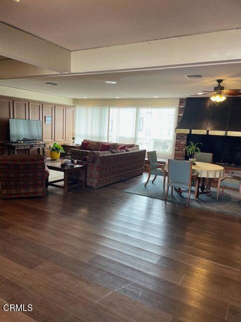 5540 West 5th Street, Unit 86 Oxnard, CA 93035 - Photo 7 of 37 Club House Relaxing Room
