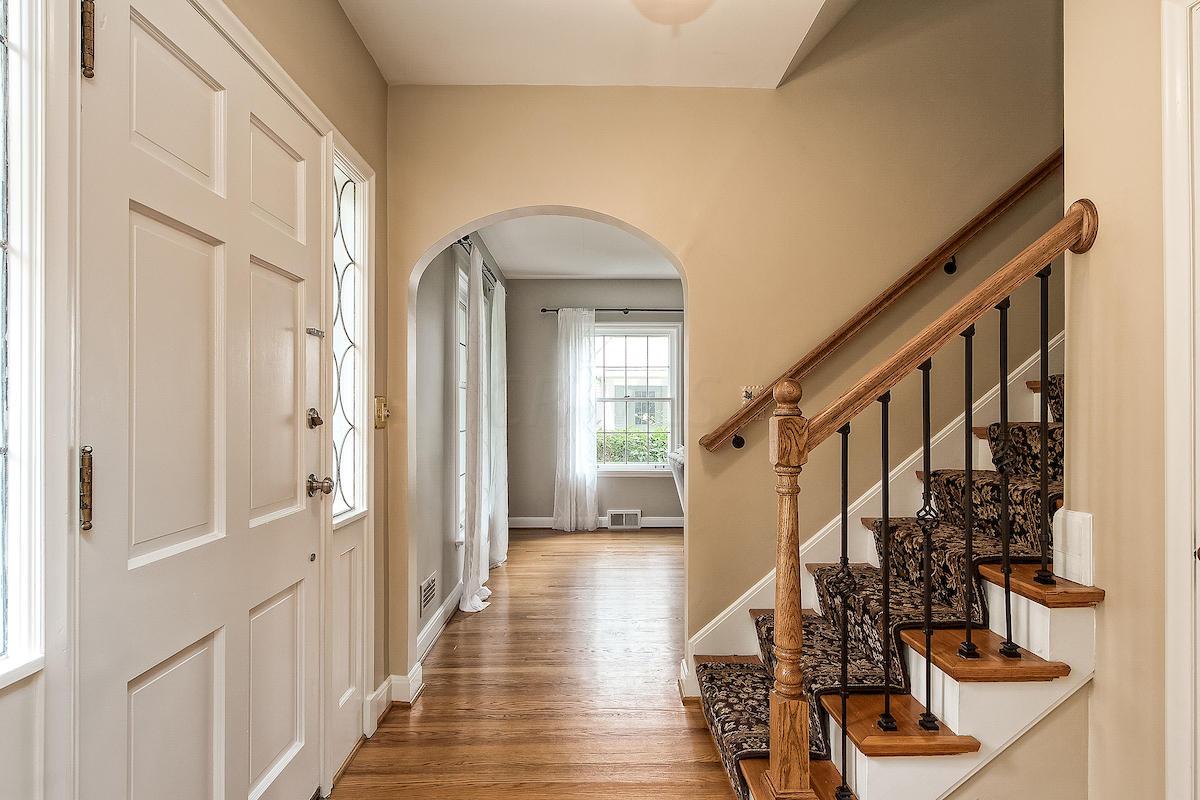 1569 Guilford Road Columbus, OH 43221 - Photo 3 of 39