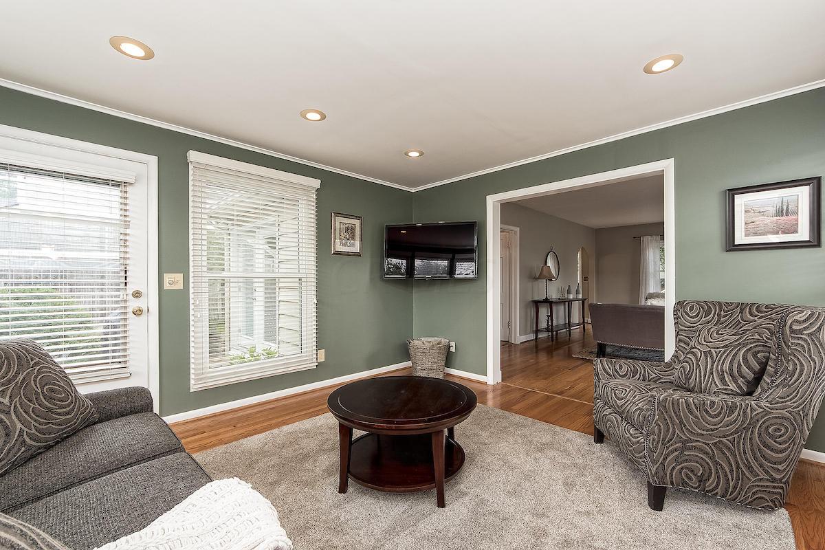 1569 Guilford Road Columbus, OH 43221 - Photo 8 of 39