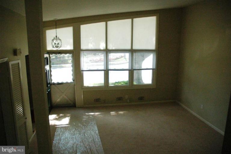 4600 Old Court Road Pikesville, MD 21208 - Photo 9 of 16 Living Room
