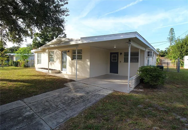 $2,300 | 2345 Floyd Street, Sarasota, FL 34239