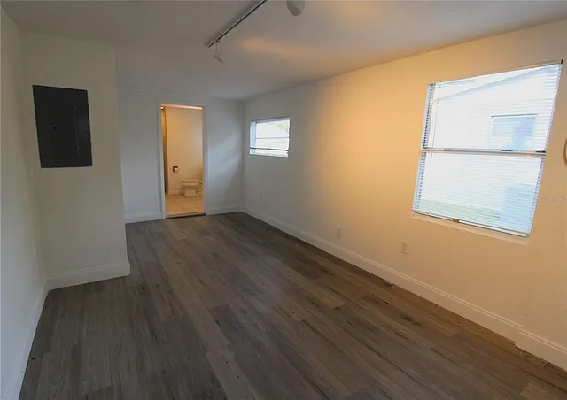 $2,300 | 2345 Floyd Street, Sarasota, FL 34239