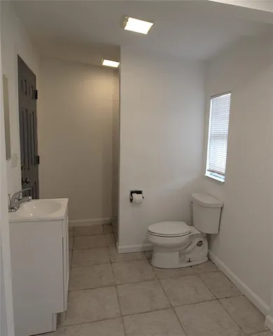 $2,300 | 2345 Floyd Street, Sarasota, FL 34239