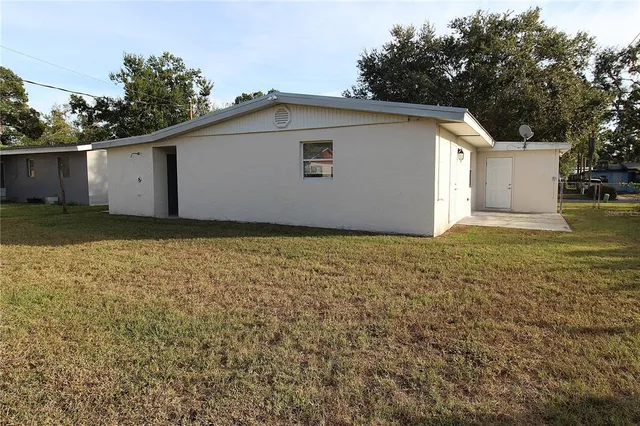 $2,300 | 2345 Floyd Street, Sarasota, FL 34239