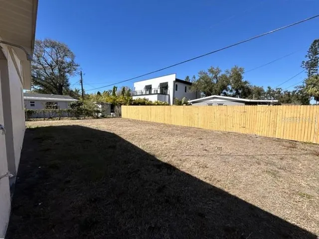 $2,300 | 2345 Floyd Street, Sarasota, FL 34239