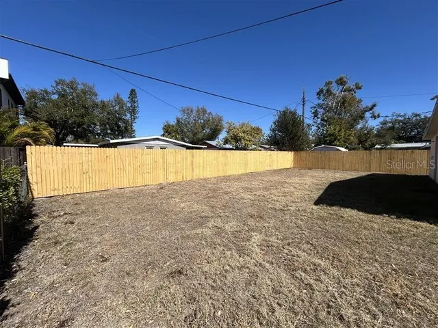 $2,200 | 2345 Floyd Street, Sarasota, FL 34239