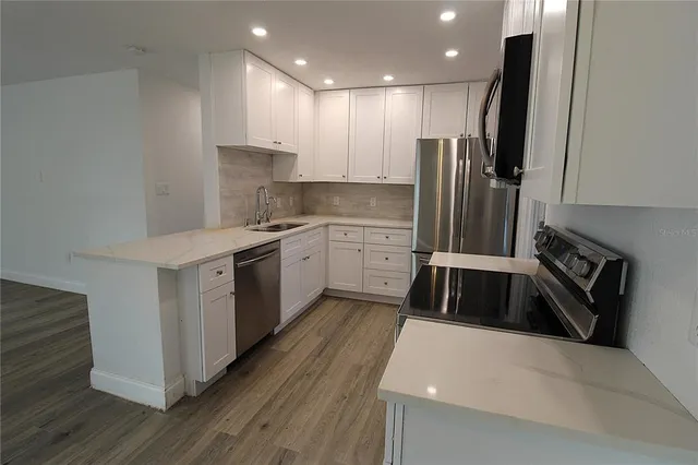 $2,300 | 2345 Floyd Street, Sarasota, FL 34239