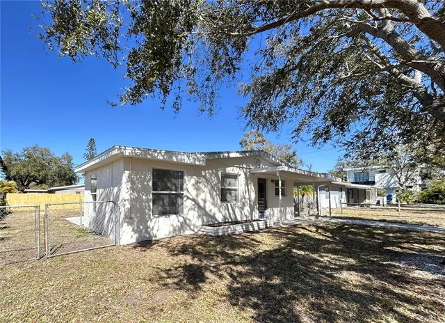 $2,300 | 2345 Floyd Street, Sarasota, FL 34239