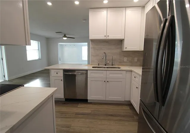 $2,300 | 2345 Floyd Street, Sarasota, FL 34239