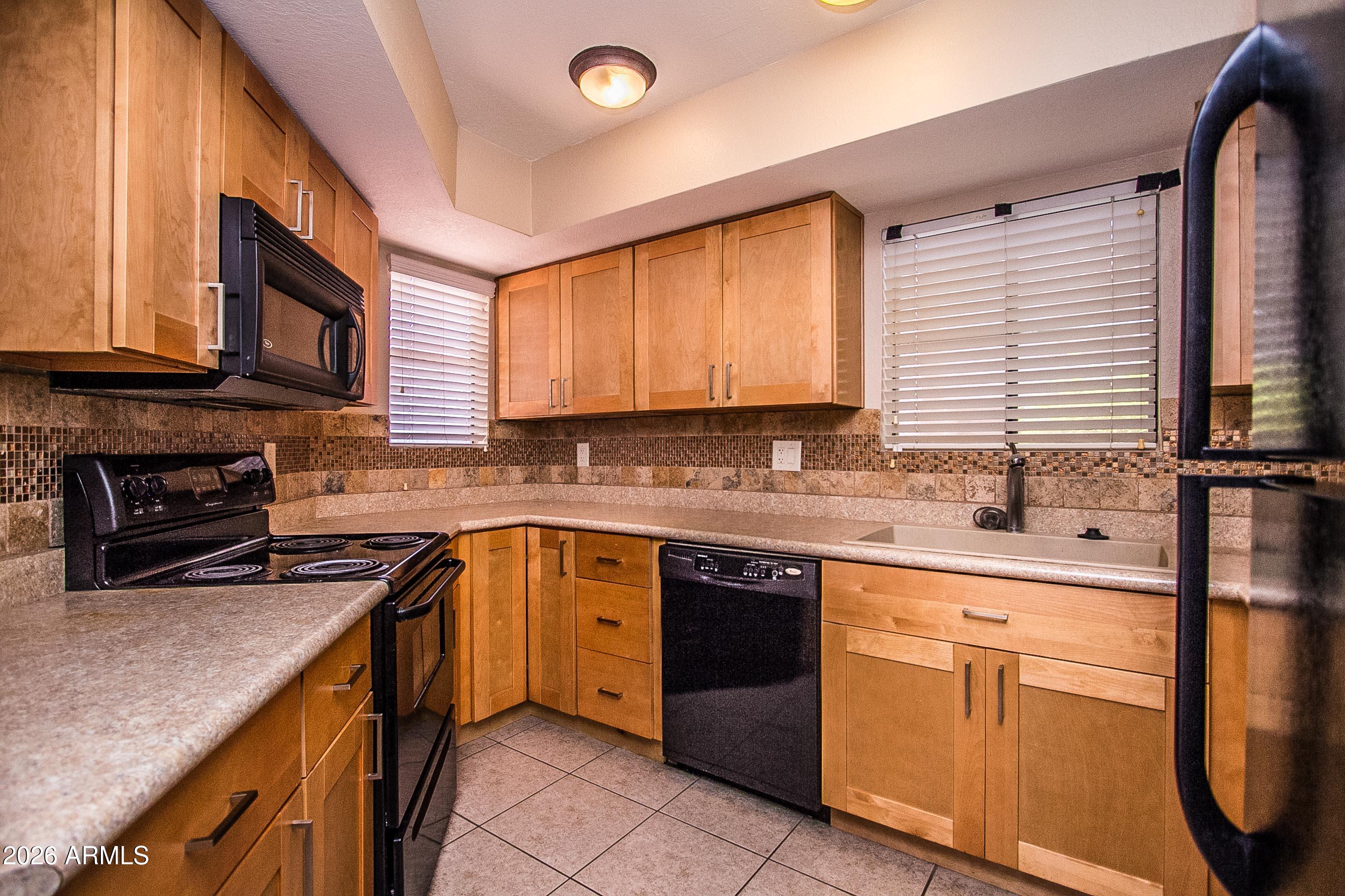 7755 East Thomas Road, Unit 18 Scottsdale, AZ 85251 - Photo 8 of 26 Kitchen
