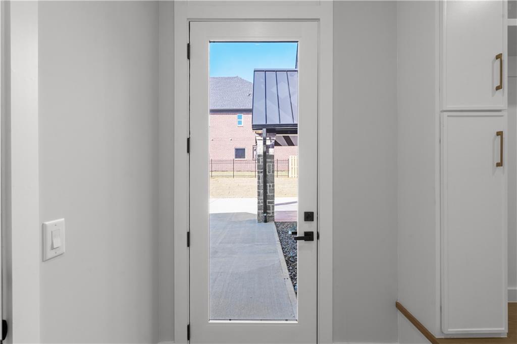 407 Thunder Road Suwanee, GA 30024 - Photo 39 of 126