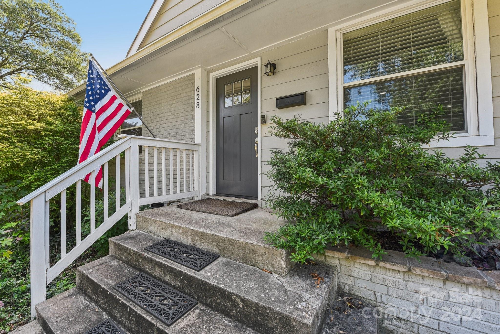 628 Manhasset Road Charlotte, NC 28209 - Photo 3 of 31