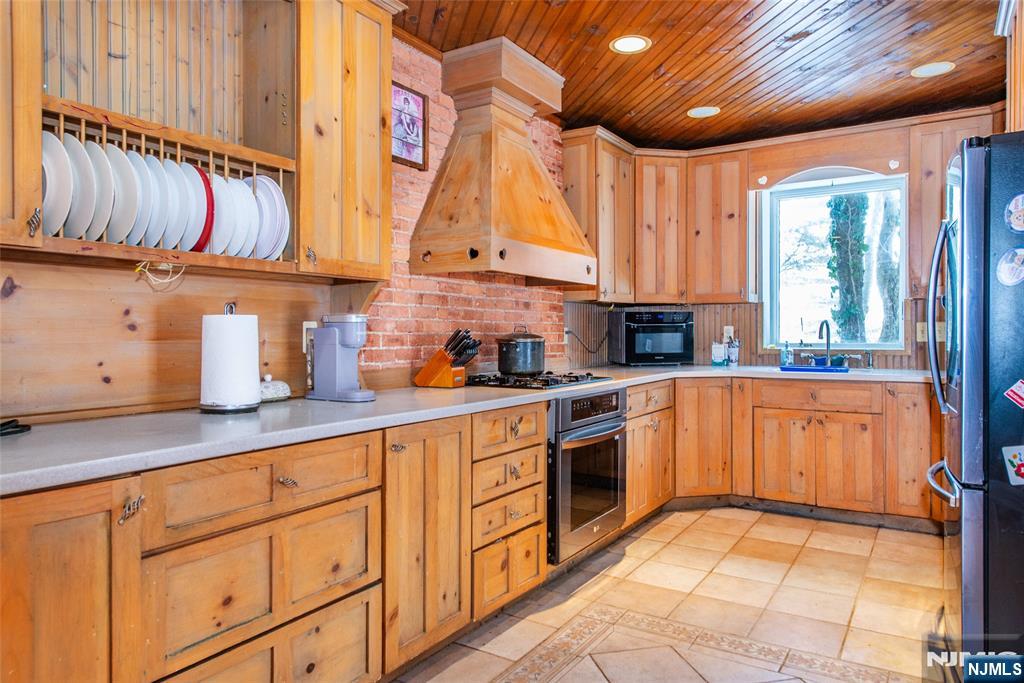 1635 Union Valley Road West Milford, NJ 07480 - Photo 10 of 46