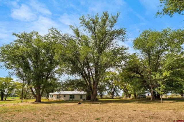 a view of a room with an empty room
