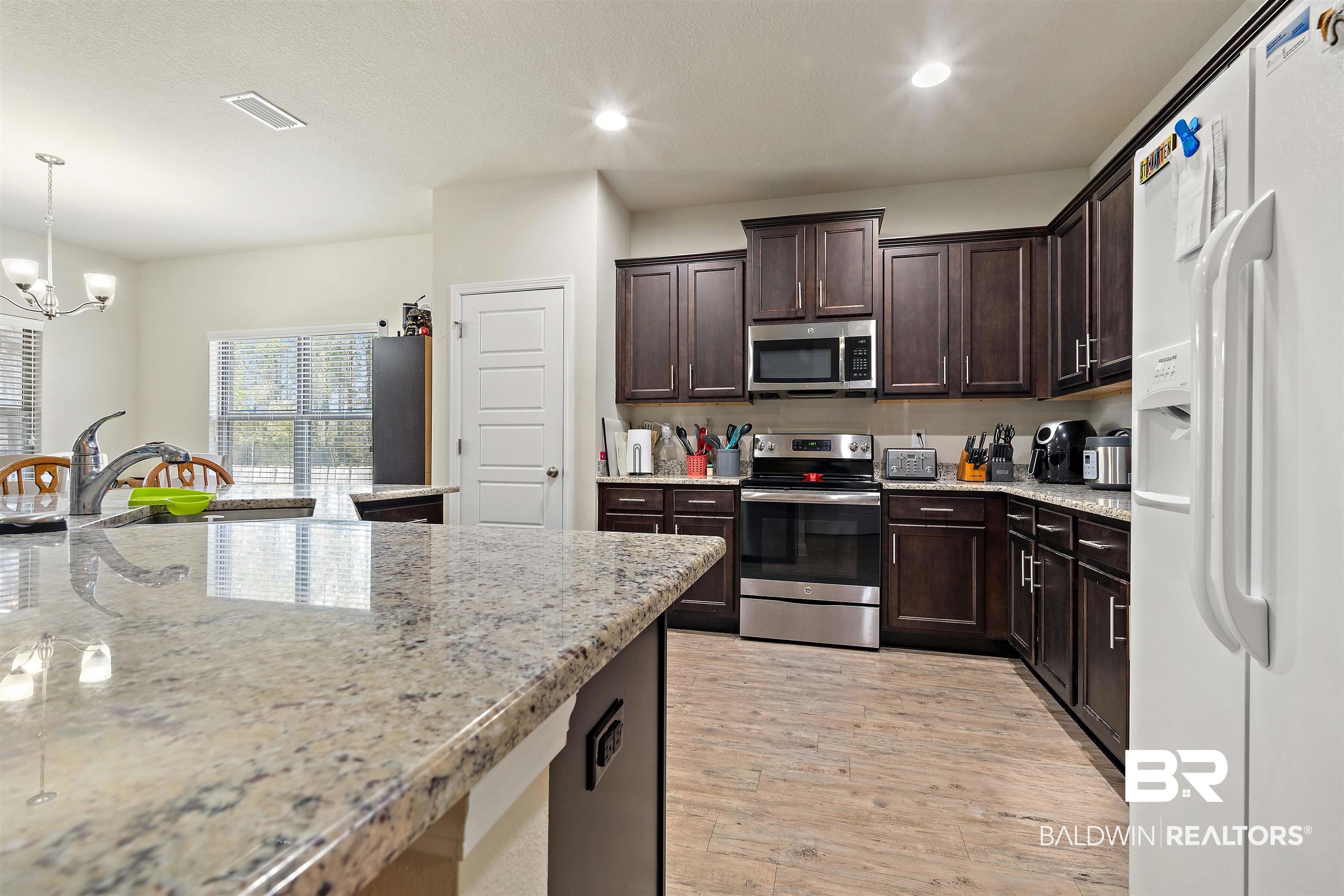 11712 Alameda Court Spanish Fort, AL 36527 - Photo 7 of 27 Kitchen