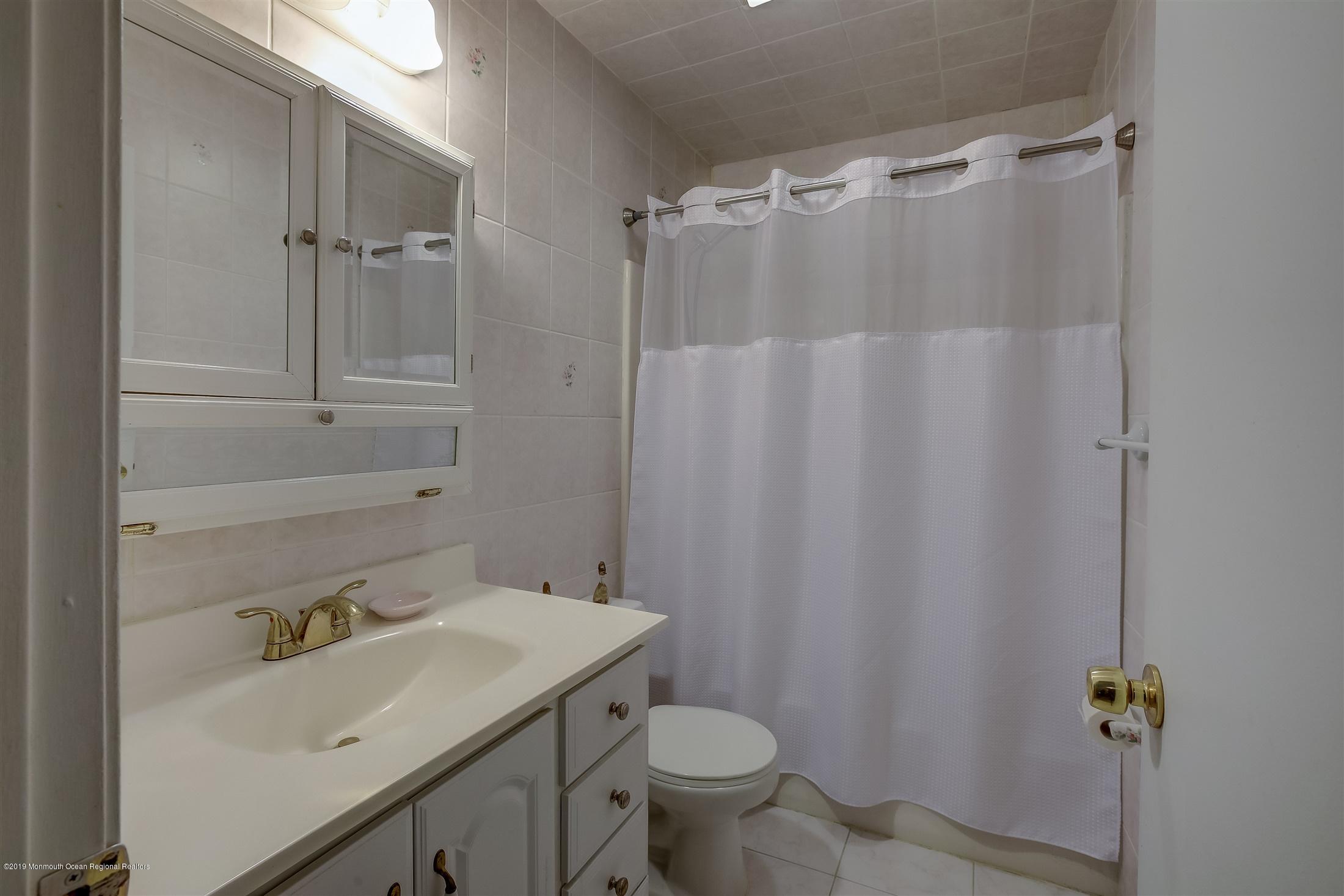 4 Rococo Court Jackson, NJ 08527 - Photo 16 of 21 20-Bathroom