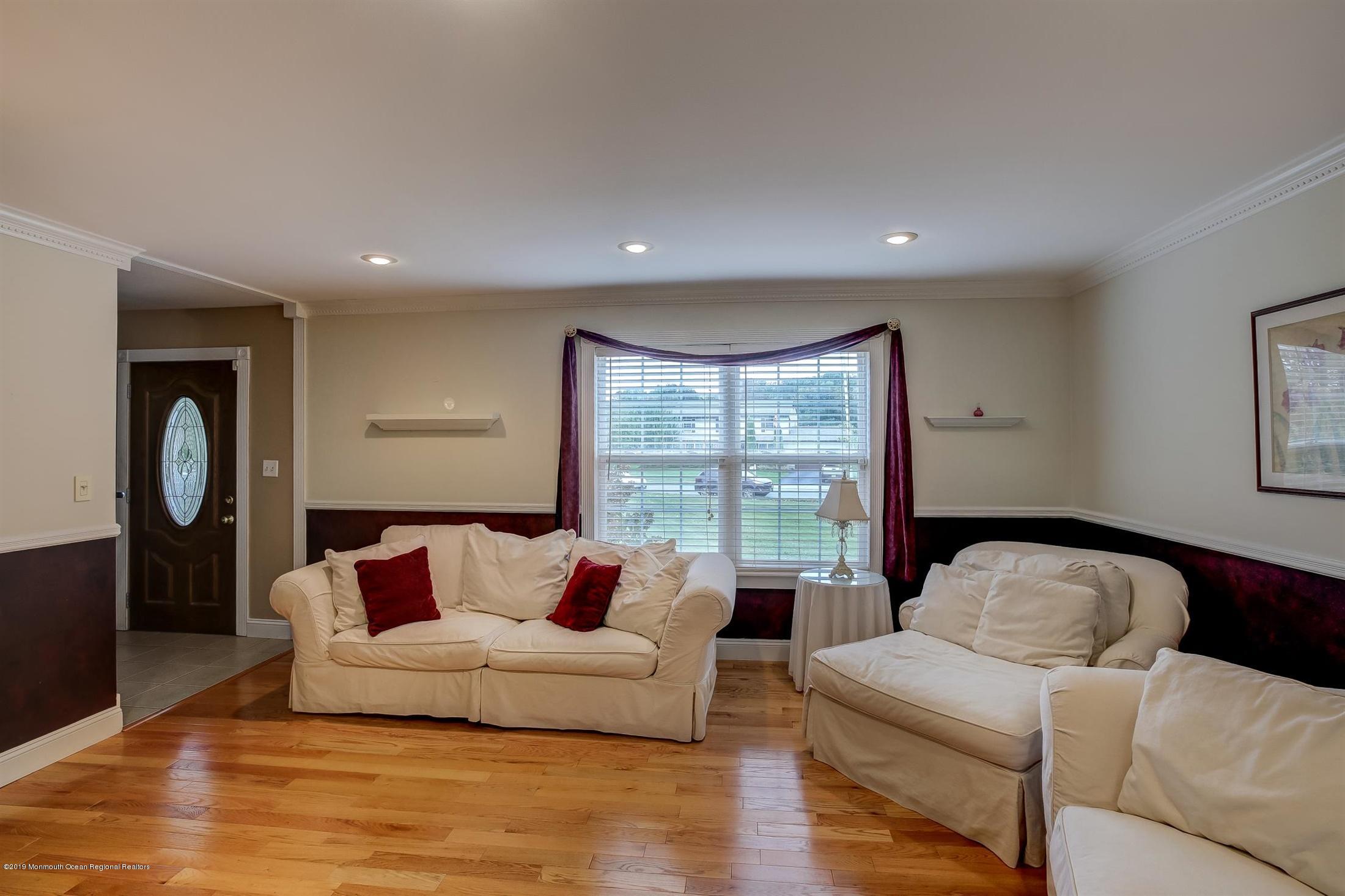 4 Rococo Court Jackson, NJ 08527 - Photo 3 of 21 06-Living
