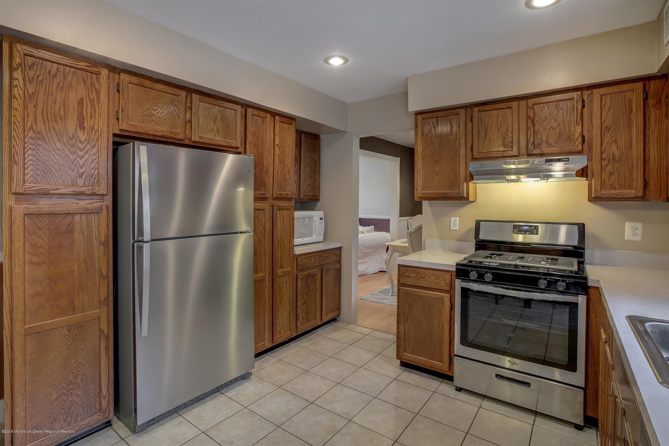 4 Rococo Court Jackson, NJ 08527 - Photo 7 of 21 10-Kitchen