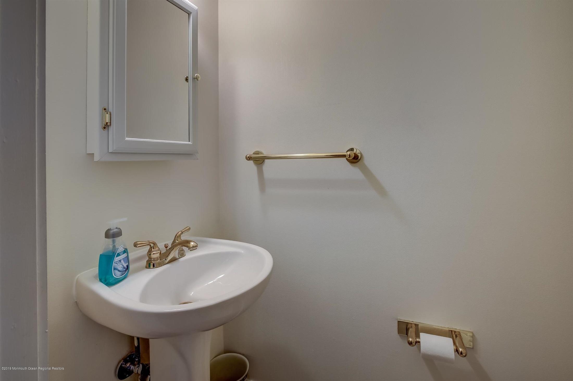 4 Rococo Court Jackson, NJ 08527 - Photo 10 of 21 14-Powder Room