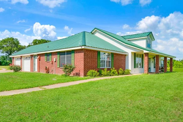$699,000 | 1005 Highway 82, Blossom, TX 75416