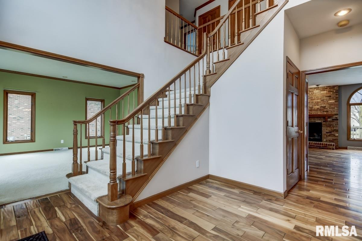 405 Colbrook Drive Springfield, IL 62702 - Photo 2 of 49