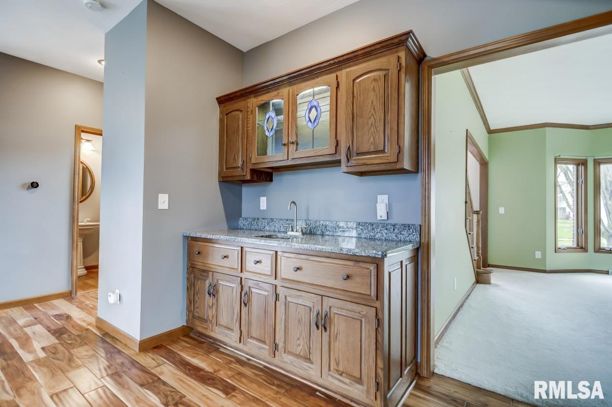 405 Colbrook Drive Springfield, IL 62702 - Photo 12 of 49