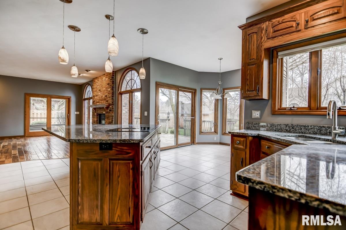 405 Colbrook Drive Springfield, IL 62702 - Photo 13 of 49