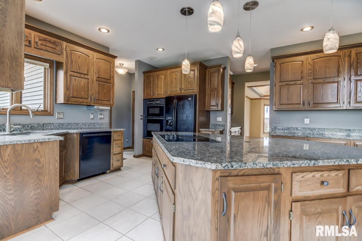 405 Colbrook Drive Springfield, IL 62702 - Photo 14 of 49