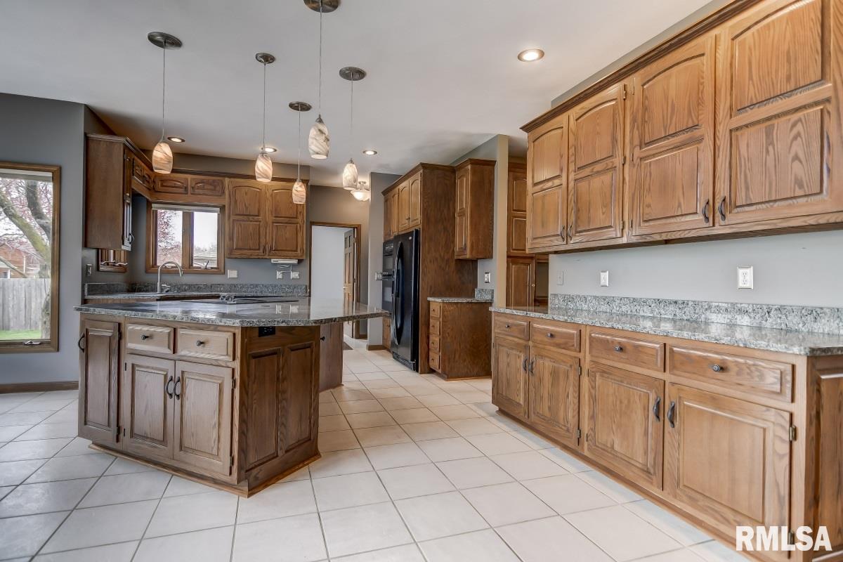 405 Colbrook Drive Springfield, IL 62702 - Photo 15 of 49