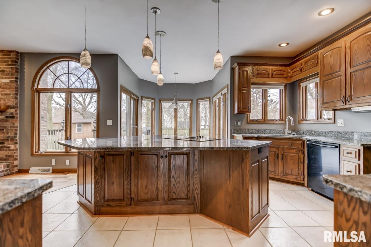 405 Colbrook Drive Springfield, IL 62702 - Photo 18 of 49