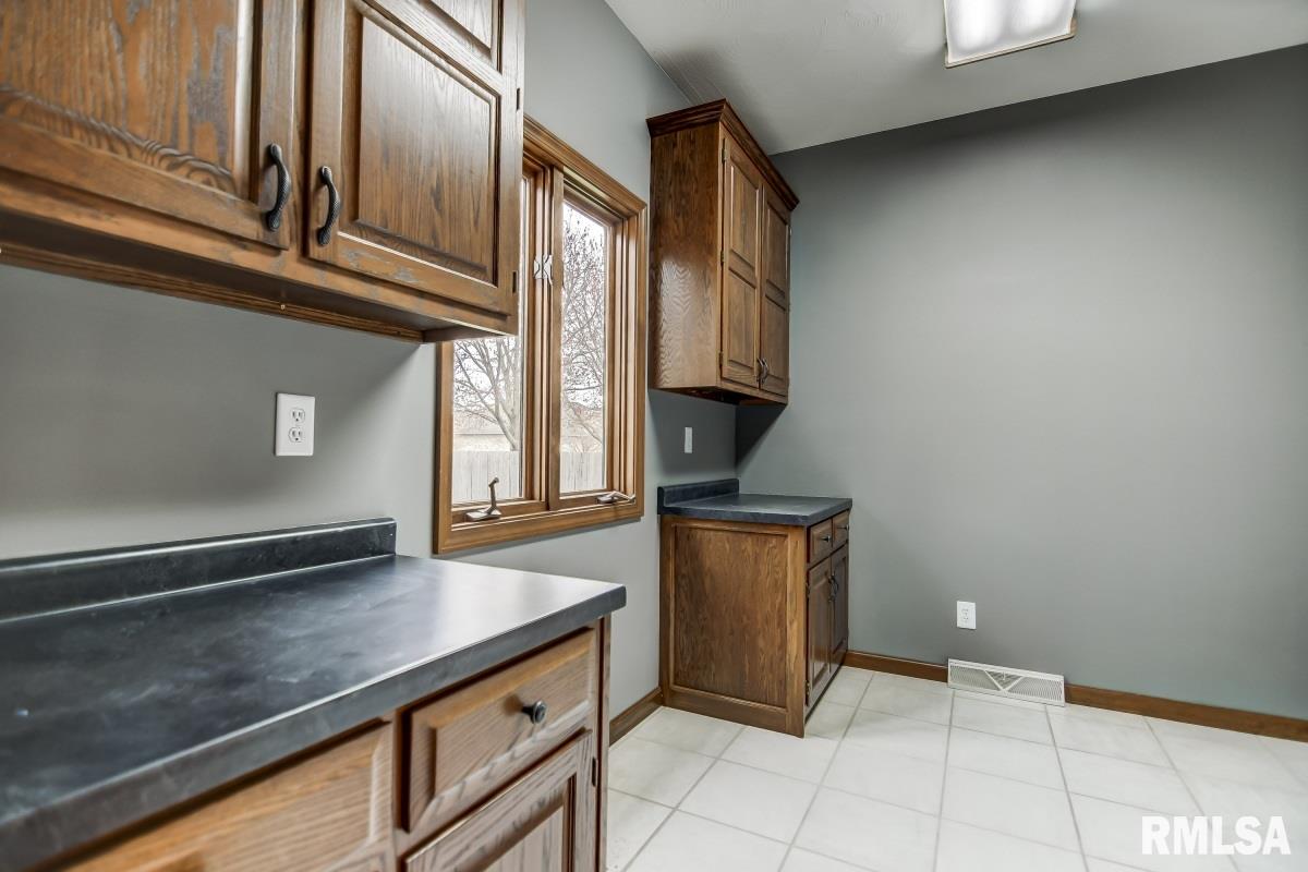 405 Colbrook Drive Springfield, IL 62702 - Photo 22 of 49