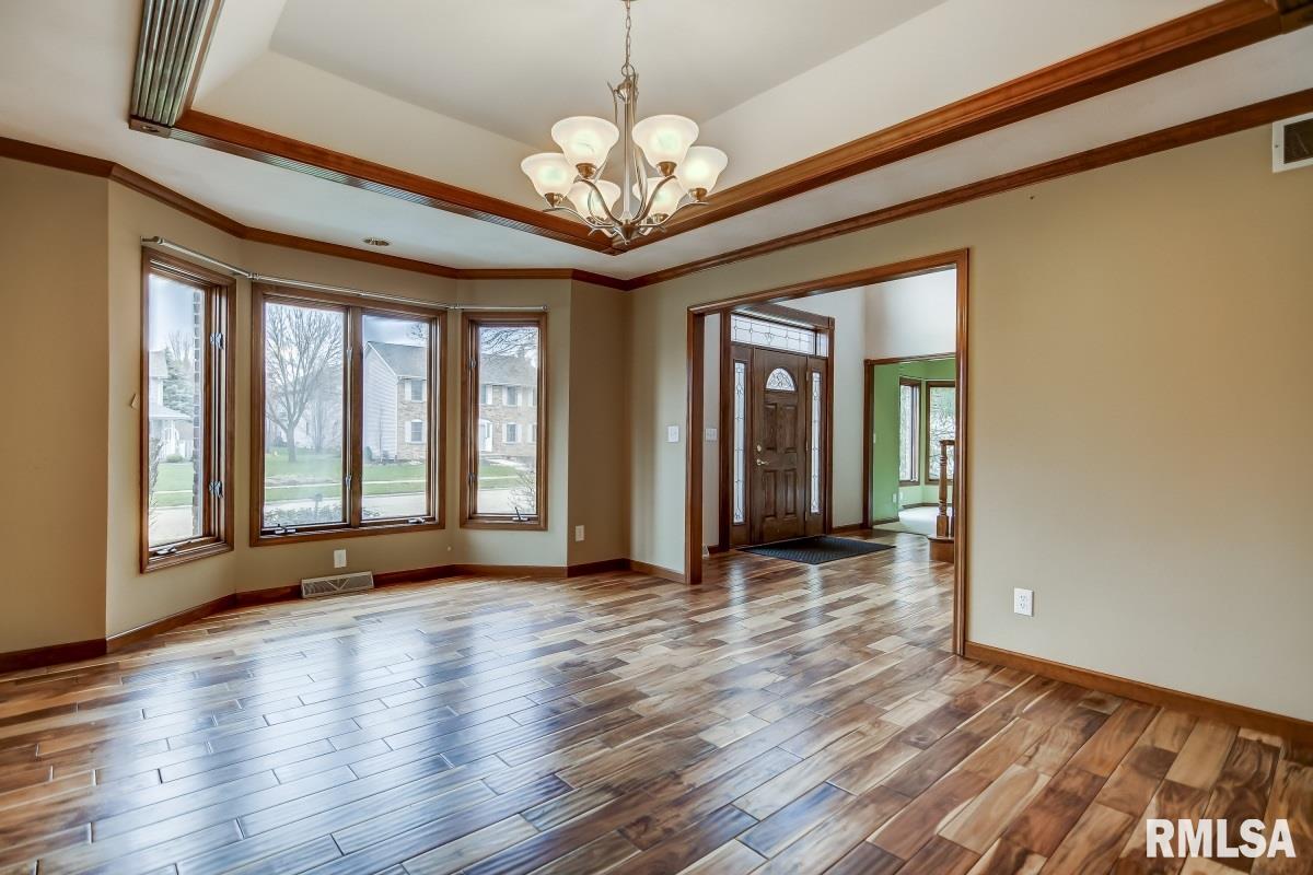 405 Colbrook Drive Springfield, IL 62702 - Photo 7 of 49