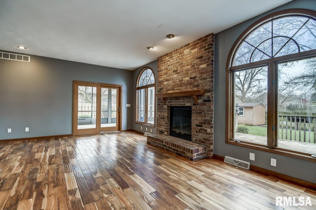 405 Colbrook Drive Springfield, IL 62702 - Photo 9 of 49