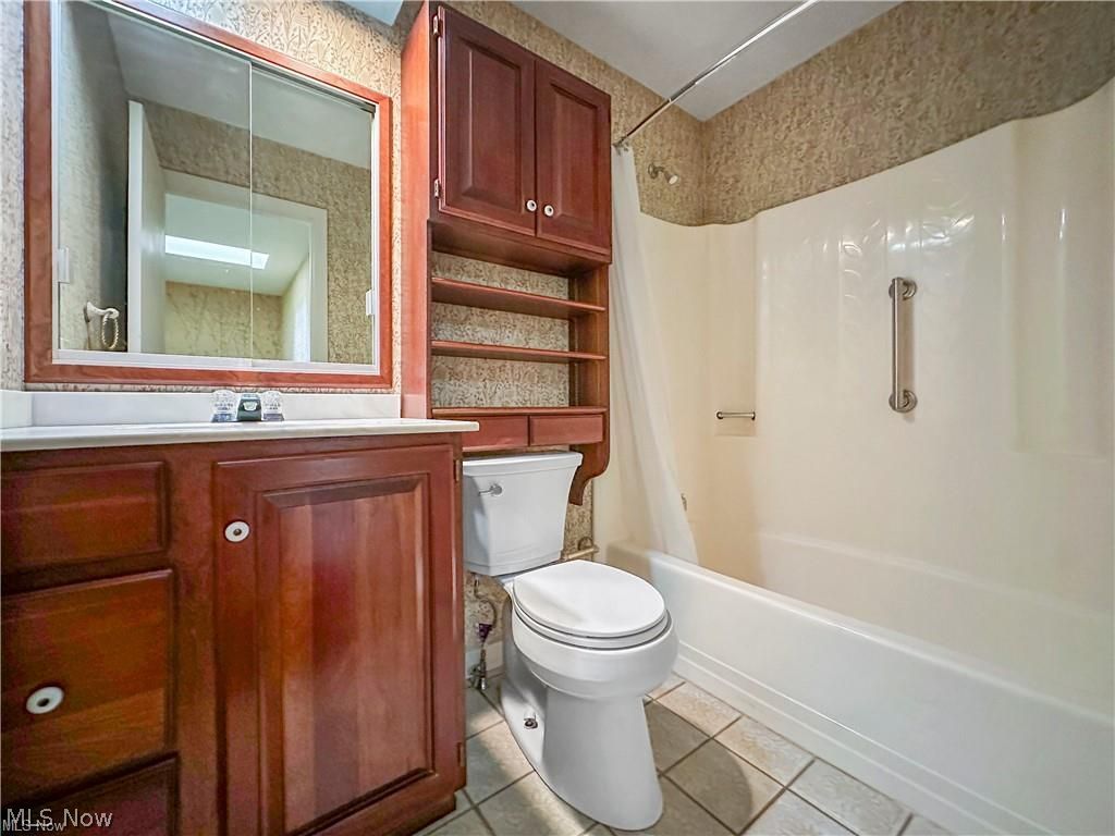 1175 East Calla Road, Unit B103 Youngstown, OH 44514 - Photo 25 of 30 Full Bath Upstairs
