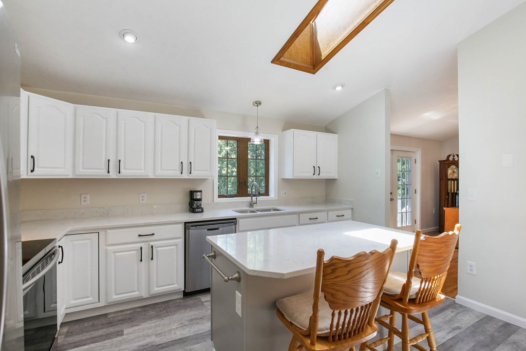 9 Riverside Drive Webster, MA 01570 - Photo 11 of 42 Gallery Image 11