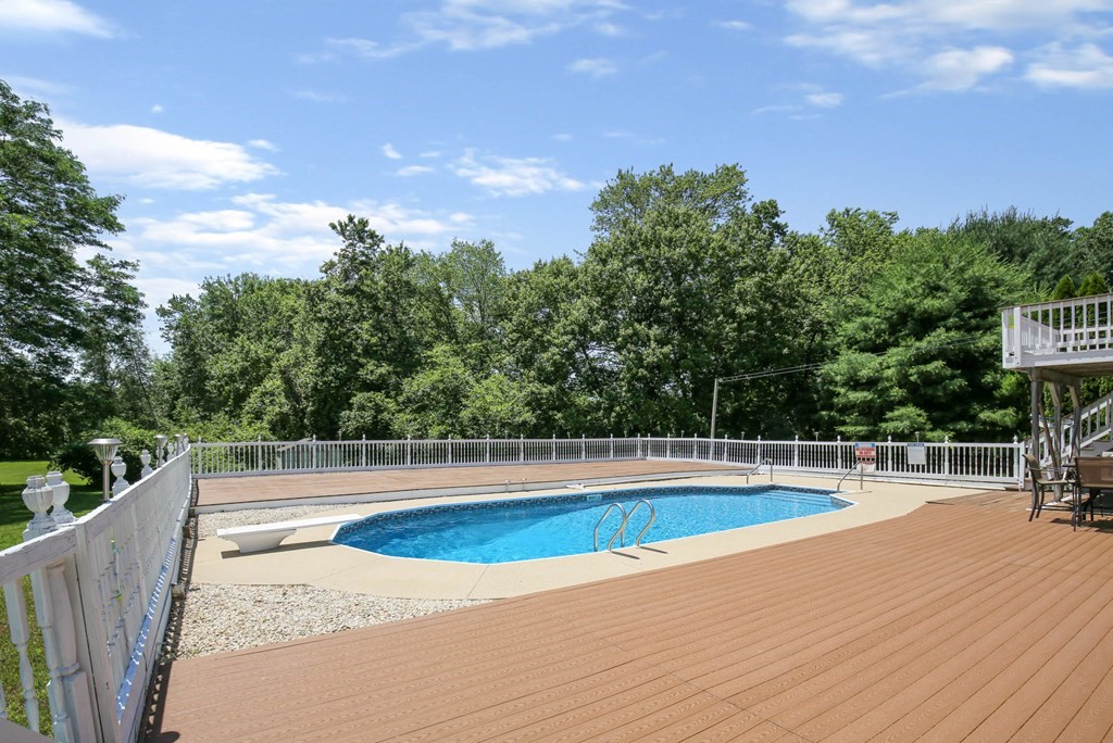 9 Riverside Drive Webster, MA 01570 - Photo 32 of 42 Gallery Image 32