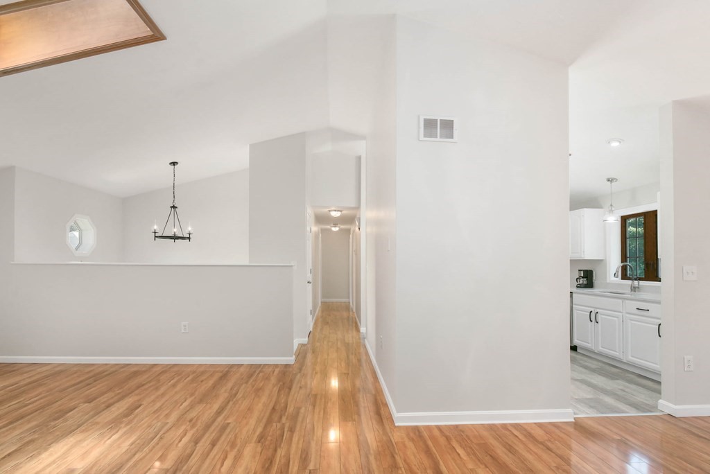 9 Riverside Drive Webster, MA 01570 - Photo 10 of 42 Gallery Image 10