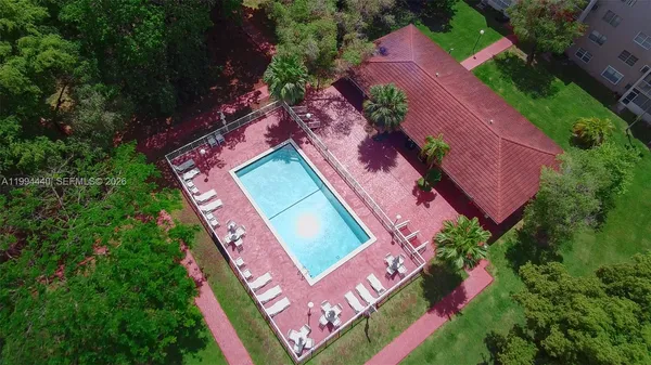 $2,300 | 8411 Northwest 8th Street, Unit 301, Miami, FL 33126