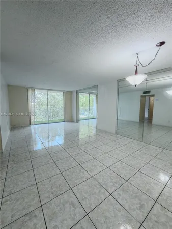 $2,300 | 8411 Northwest 8th Street, Unit 301, Miami, FL 33126