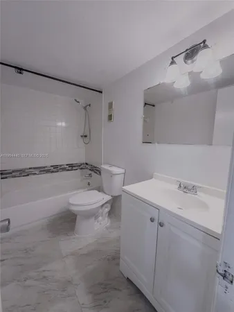 $2,300 | 8411 Northwest 8th Street, Unit 301, Miami, FL 33126