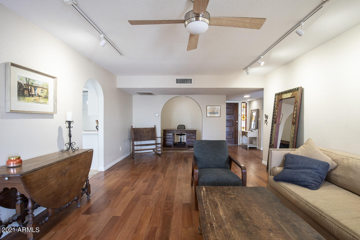 1517 East Royal Palm Road Phoenix, AZ 85020 - Photo 4 of 26 1517 E Royal Palm-4