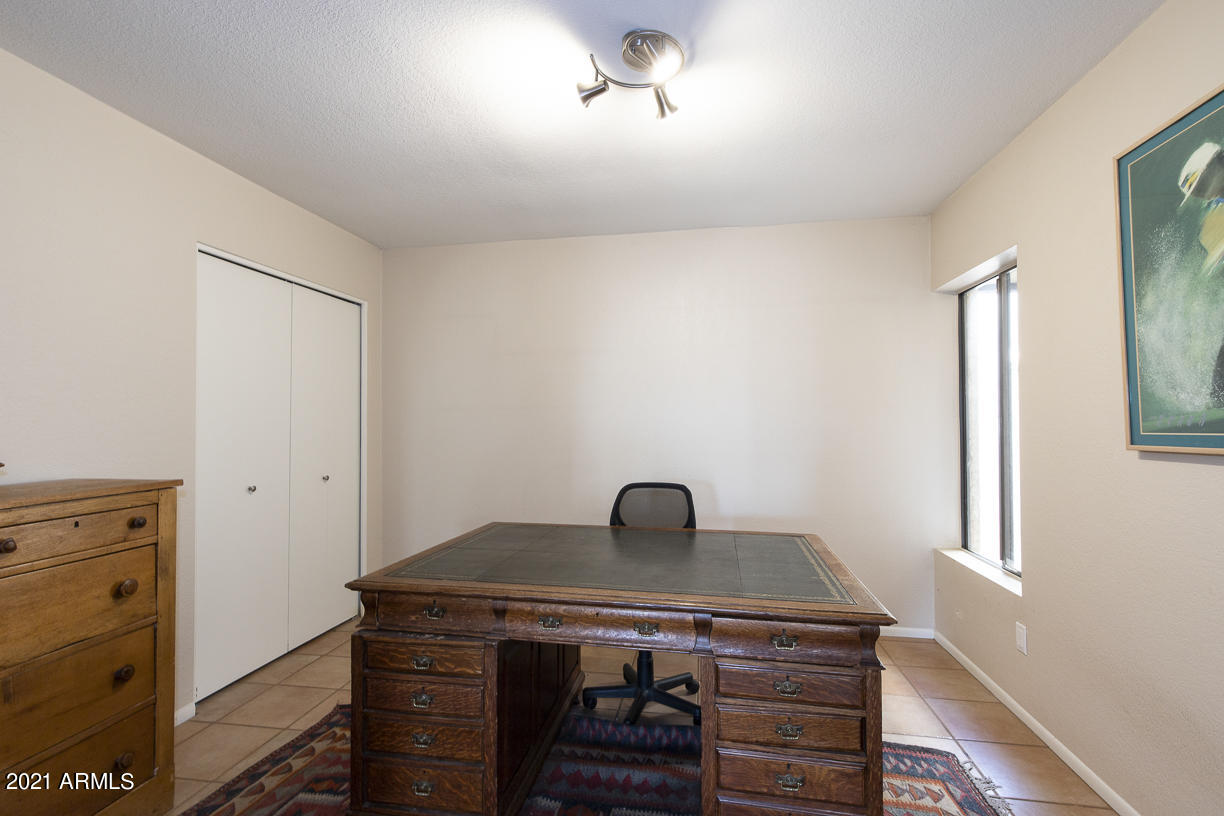 1517 East Royal Palm Road Phoenix, AZ 85020 - Photo 6 of 26 1517 E Royal Palm-6