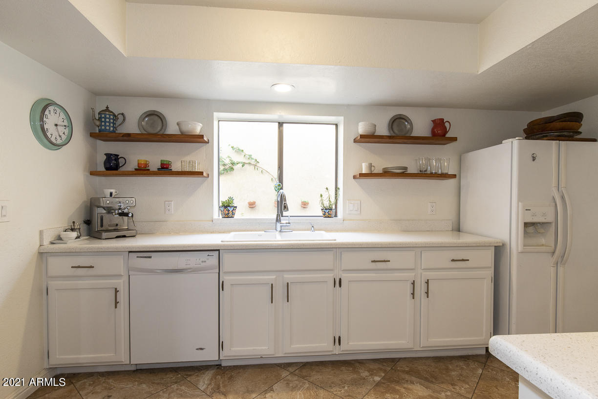 1517 East Royal Palm Road Phoenix, AZ 85020 - Photo 7 of 26 1517 E Royal Palm-7