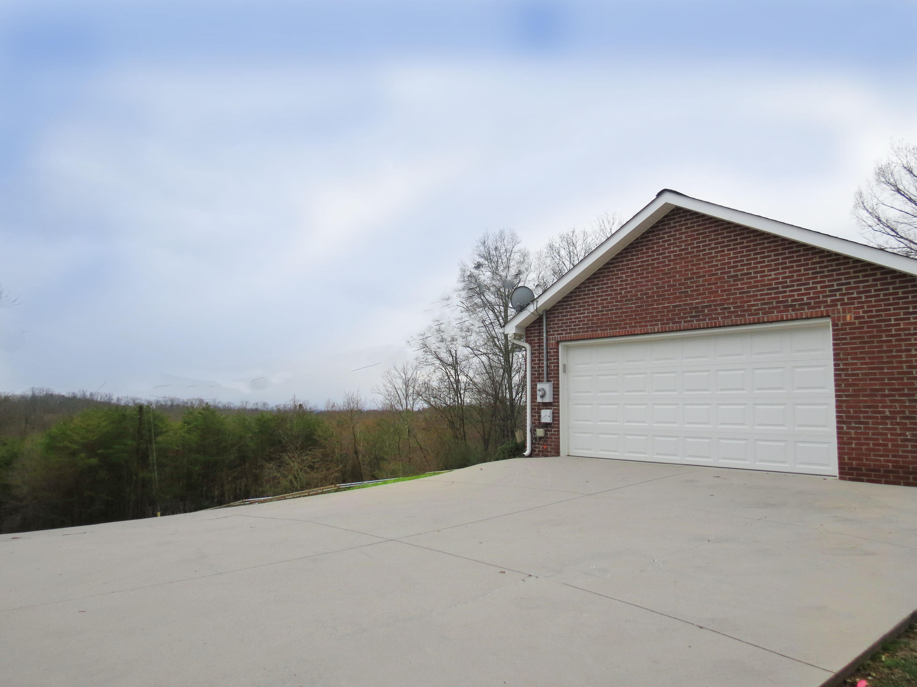 9303 Cameron Road Mascot, TN 37806 - Photo 5 of 34 Cameron 12