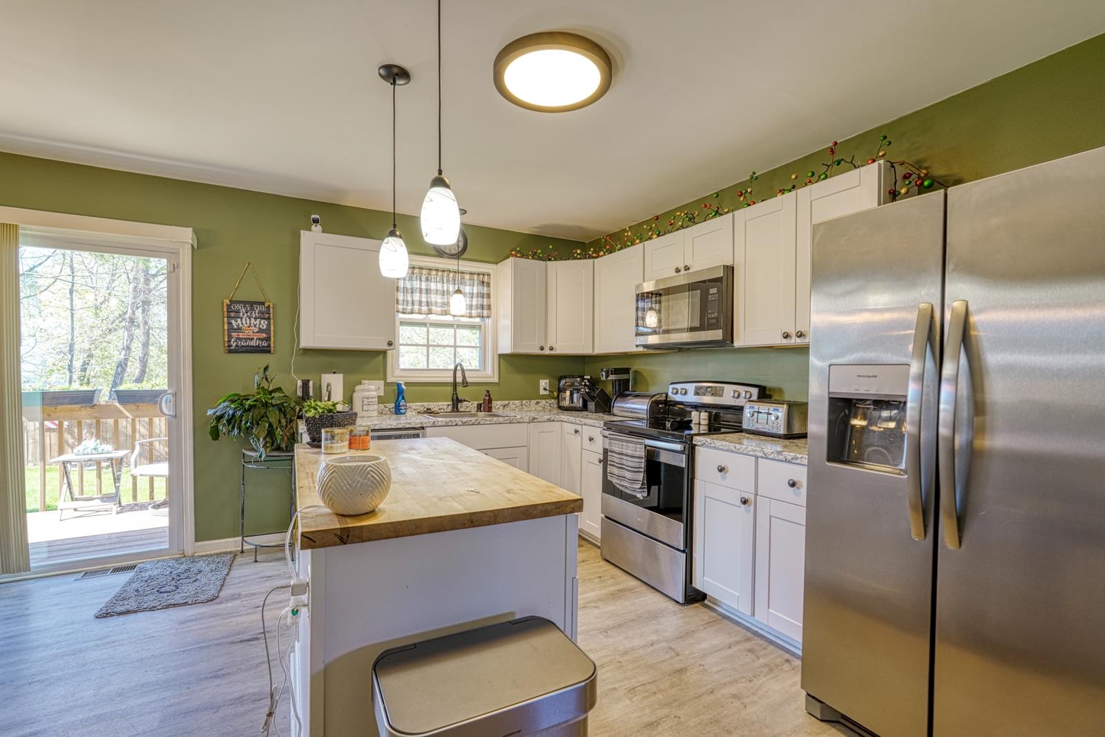 431 Gravley Road Greer, SC 29651 - Photo 6 of 23