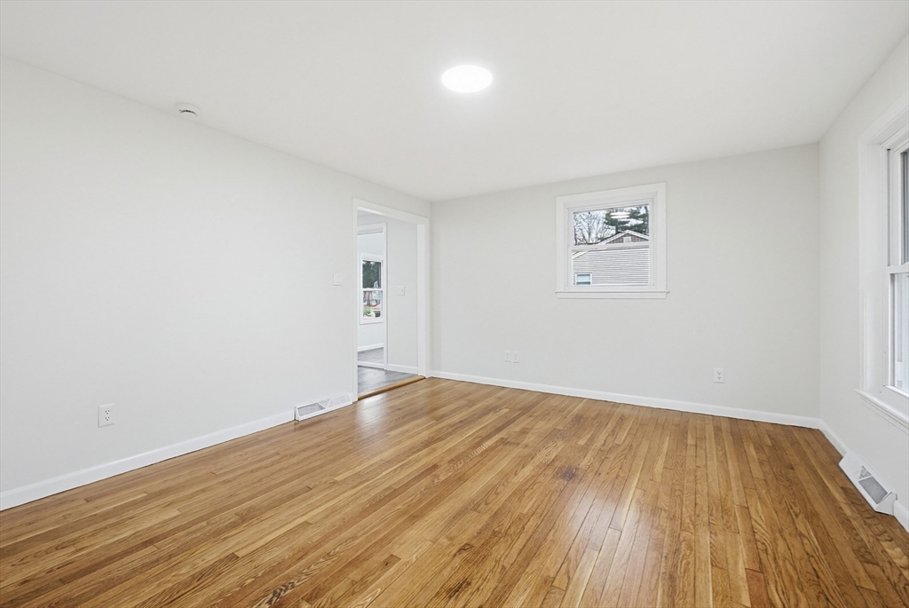 58 Ray Avenue Bellingham, MA 02019 - Photo 15 of 39