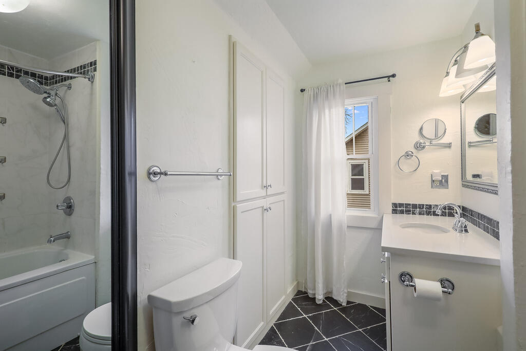 917 North 6th Street Manitowoc, WI 54220 - Photo 24 of 30 IMG_3230