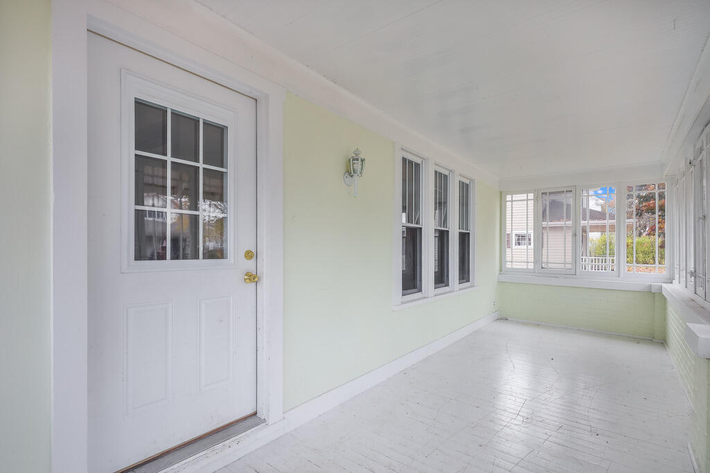 917 North 6th Street Manitowoc, WI 54220 - Photo 3 of 30 IMG_3250