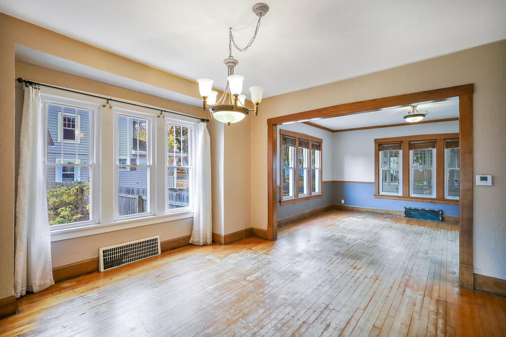 917 North 6th Street Manitowoc, WI 54220 - Photo 7 of 30 IMG_3140